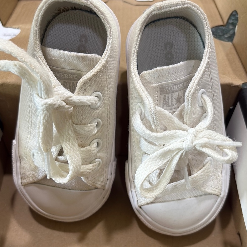 Converse White Canvas Sneakers Classic Design